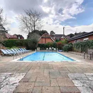 Arncott - Large Studio Flat With Outdoor Pool Apartment Bournemouth