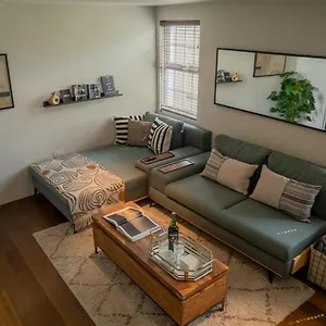 No 33 Stylish And Modern 1 Bed Apartment Cheltenham